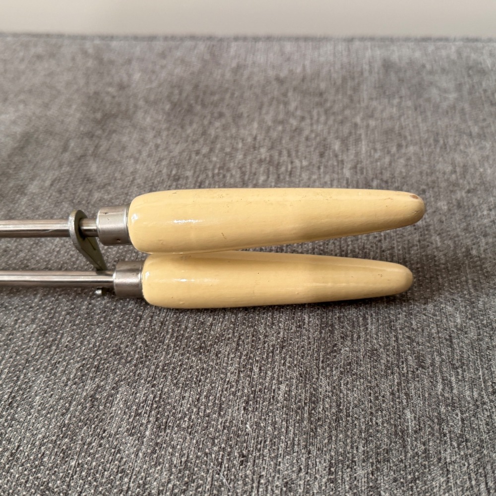 Vintage Toas-Tite Sandwich Toaster Cast Aluminum Pie Iron Campfire Tool Bakelite - Picture 3 of 17